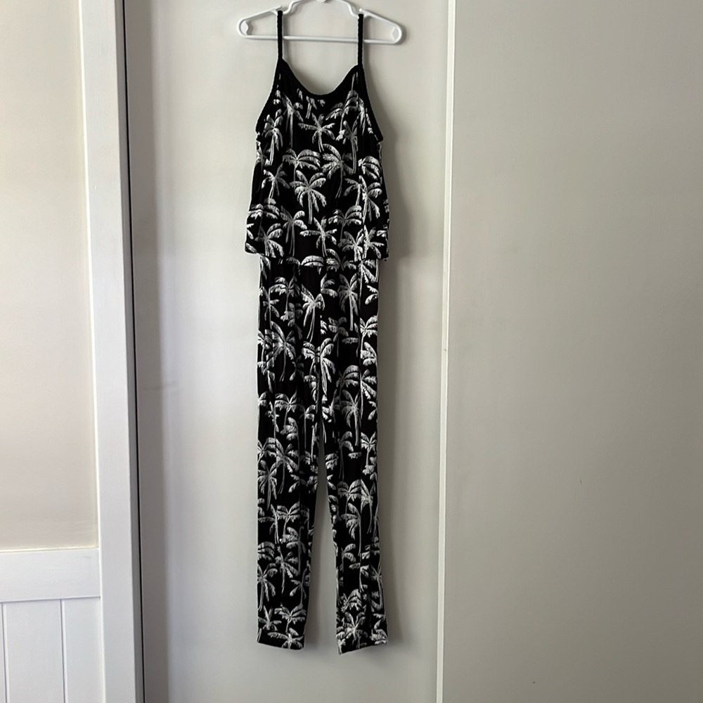 Girls Summer Romper tank top/pant style. Black/White palm tree. Size 10-11. H&M